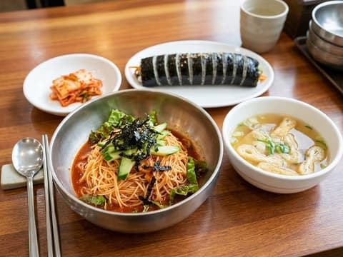 済州市 ナムチュン食堂 油揚げキムパップ